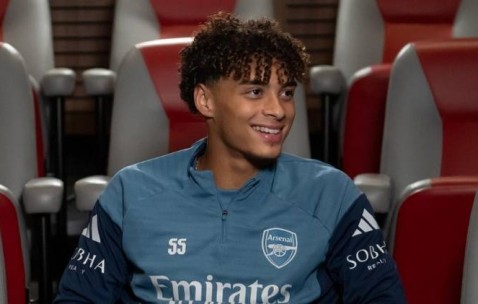 官方：17岁马塞尔-华盛顿与阿森纳签订职业合同，他是伯特兰之子