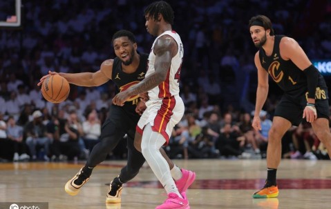 米切尔22分阿伦两双 骑士狂胜热火55分横扫晋级