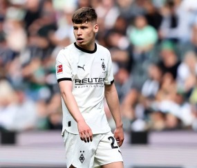 21岁德甲后防小将横空出世，新一代德国希望星，3大英超豪门疯抢