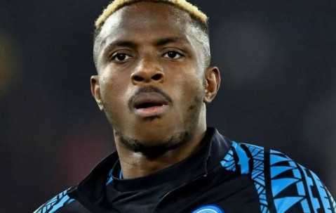 达成协议！1.2亿欧元签2大射手失败，曼联将7500万欧买断奥斯梅恩