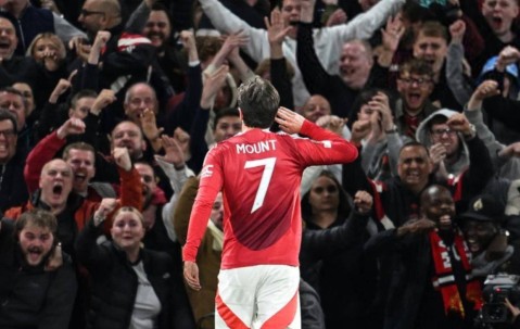 是该加速卖、还是该继续给机会？26岁芒特拒转会离开曼联