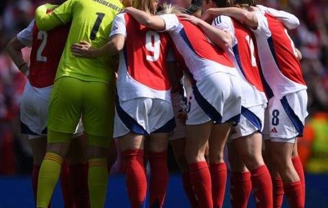 女足欧冠半决赛首回合，阿森纳主场1-2不敌里昂