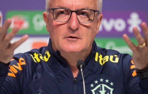 曝巴西惨败后考虑换帅，65岁安切洛蒂仍是首选，老佛爷看好阿隆索