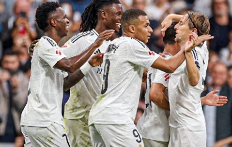 西甲榜首易主，巴萨退居第2，足坛第1人26场20球，2-1逆转！