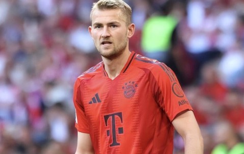 汤普森：德利赫特错失安菲尔德机会令人遗憾，海廷加是幕后功臣