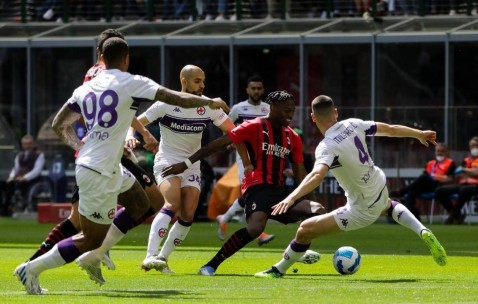 AC米兰与佛罗伦萨的意甲第31轮，欧战资格谁能笑到