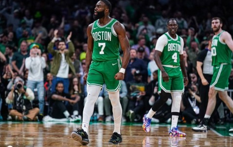 绿军两场投丢75记三分创历史 末节连续断电已到悬崖边