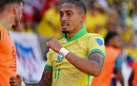 这个怎么回？维尼修斯炫耀欧冠，帕雷德斯：我们有世界杯和美洲杯